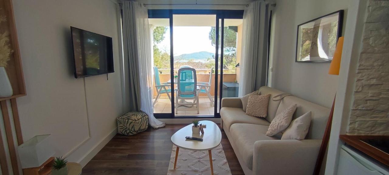 Chez Adriana Studio Vue Mer Avec Piscine Grimaud Eksteriør bilde
